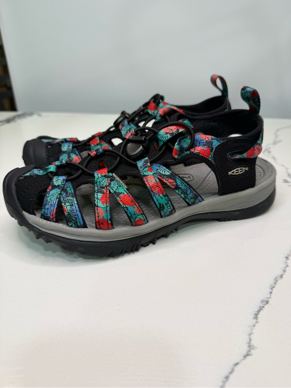 KEEN Whisper Women’s 7.5 Sandals Black Gray Multicolored Floral Tropical Print